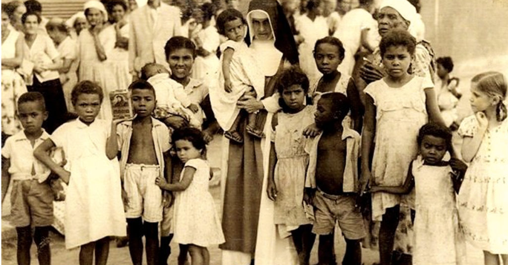 Conheça a história, as obras sociais e os milagres de Irmã Dulce ...