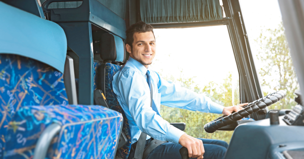 Viagem de ônibus. Fonte: Canva.