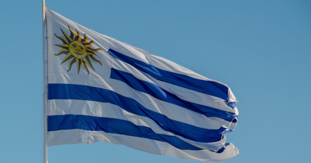 Bandeira do Uruguai. Fonte: Canva.