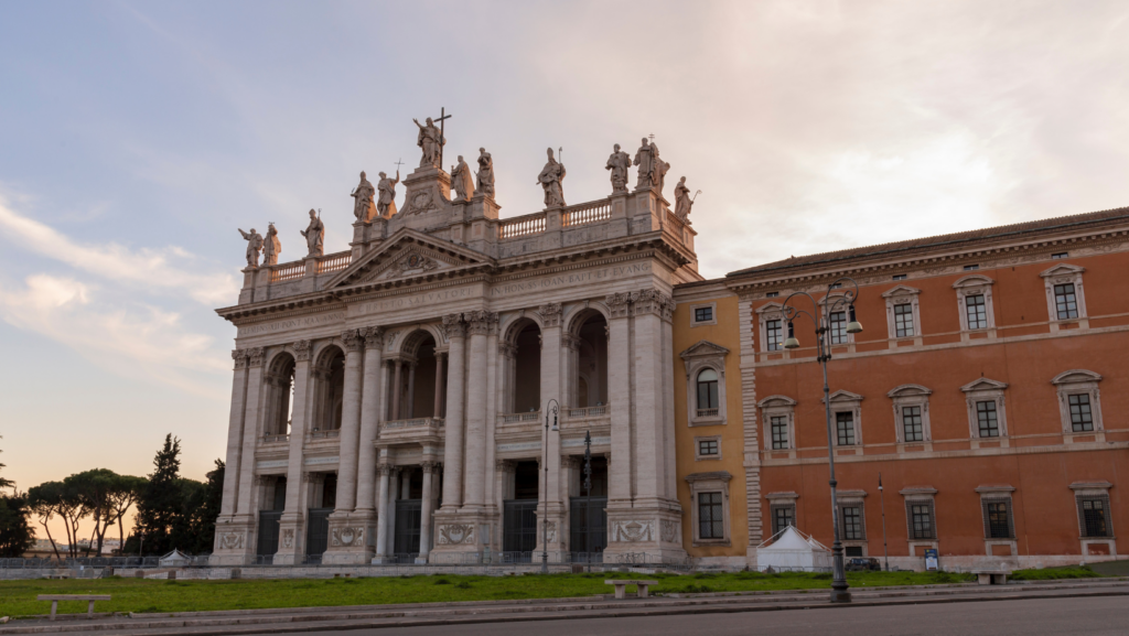 Basílica papais de Roma, conheça a Basílica de São João de Latrão.