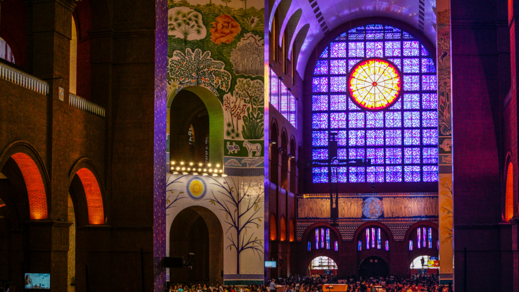 Santuário de Aparecida. Destino de peregrinação religiosa.