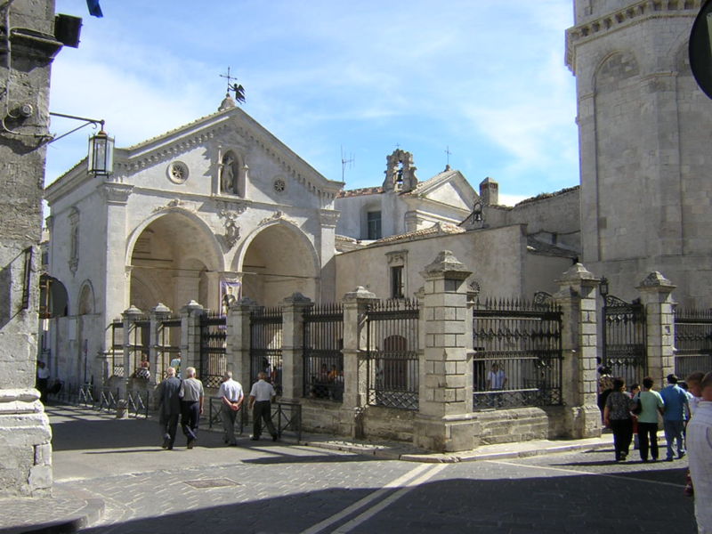 Santuário de São Miguel Arcanjo. Fonte: Wikipedia.